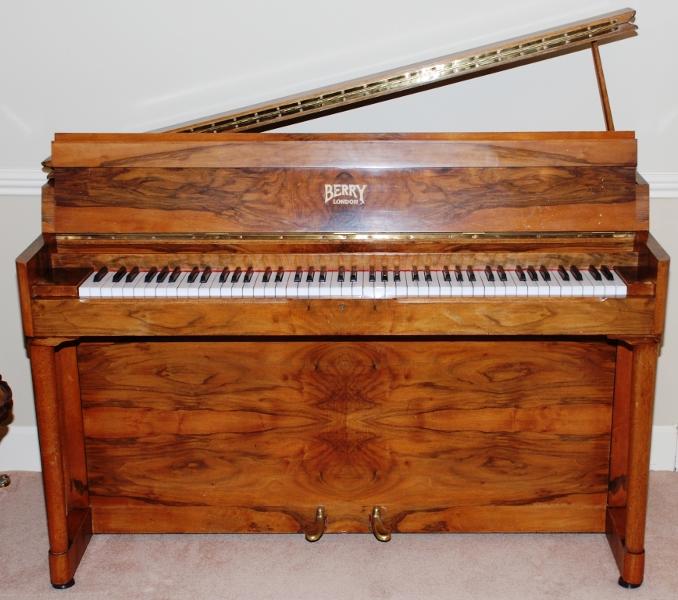 Small spinet deals piano